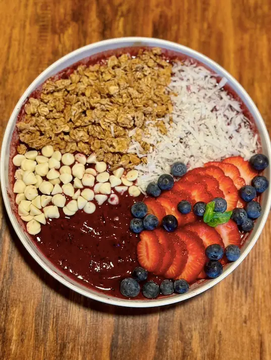Easy Berry Medley Smoothie Bowl: Quick & Nutritious